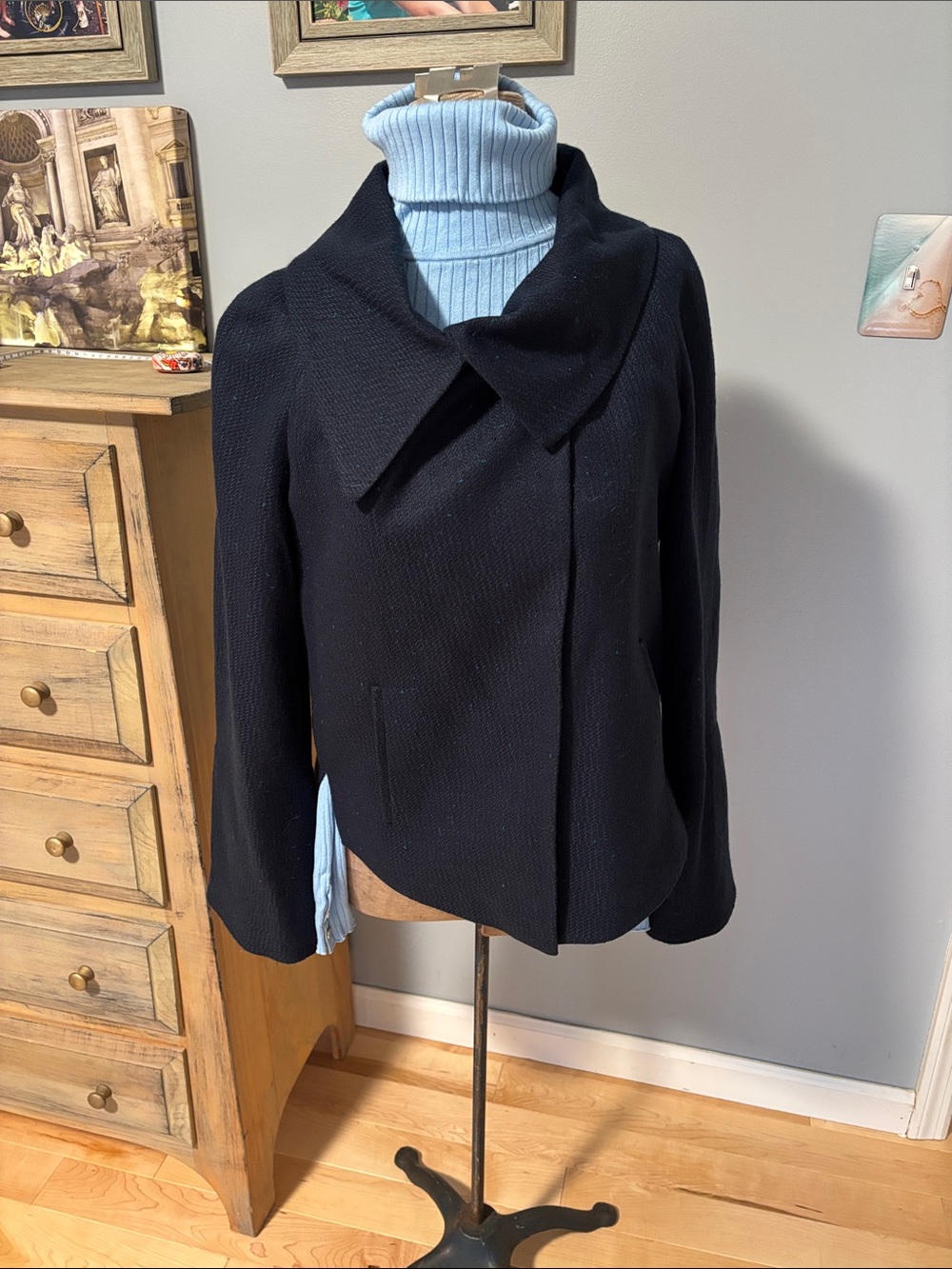 T Tahari Navy Fold-Over Collar Open Style Jacket